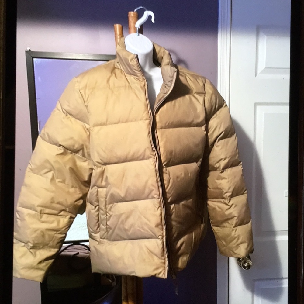Woman’s puffer style jacket